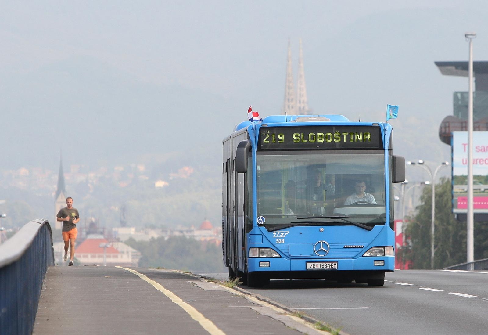 05.09.2008.,Zagreb,Hrvatska - Povodom obiljezavanja 117 godina organiziranog javnog prijevoza u Zagrebu,autobusi Zet-a istaknuli su zastavice grada Zagreba i republike Hrvatske.
Photo: Davor Puklavec/24sata