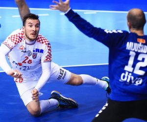 09.06.2018., Osijek - SD Gradski vrt - Kvalifikacije za SP u rukometu 2019, prva utakmica: Hrvatska - Crna Gora. Manuel Strlek, Mile Mijuskovic.
Photo: Davor Javorovic/PIXSELL