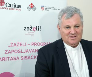 10.07.2020., Sisak - Uvodna konferencija projekta ZAZELI – Program zaposljavanja zena Caritasa Sisacke biskupije odrzana je u prostorijama Caritasa Sisacke biskupije.Caritas Sisacke biskupije zapoceo je s provedbom projekta ZAZELI – Program zaposljavanja zena Caritasa Sisacke biskupije u partnerstvu sa Centrom za socijalnu skrb Sisak i Hrvatskim zavodom za zaposljavanje, ispostava Sisak. Projekt ukupne vrijednosti 1.857.319,59 HRK, sufinancira Europska unija iz Europskog socijalnog fonda.Vlado Kosic, sisacki biskup.
Photo: Nikola Cutuk/PIXSELL