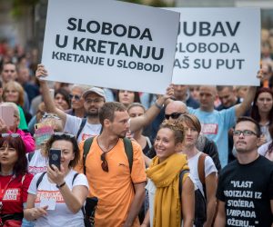 10.10.2020., Rijeka - Stotine tisuca ljudi sirom svijeta izlaze na ulice u znak neprihvacanja mjera ogranicavanja misljenja, kretanja, rada, disanja, informiranja, zivljenja. I Hrvatska je dio svijeta. Budi PROMJENA, budi dio FESTIVALA SLOBODE.Photo:Nel Pavletic/PIXSELL