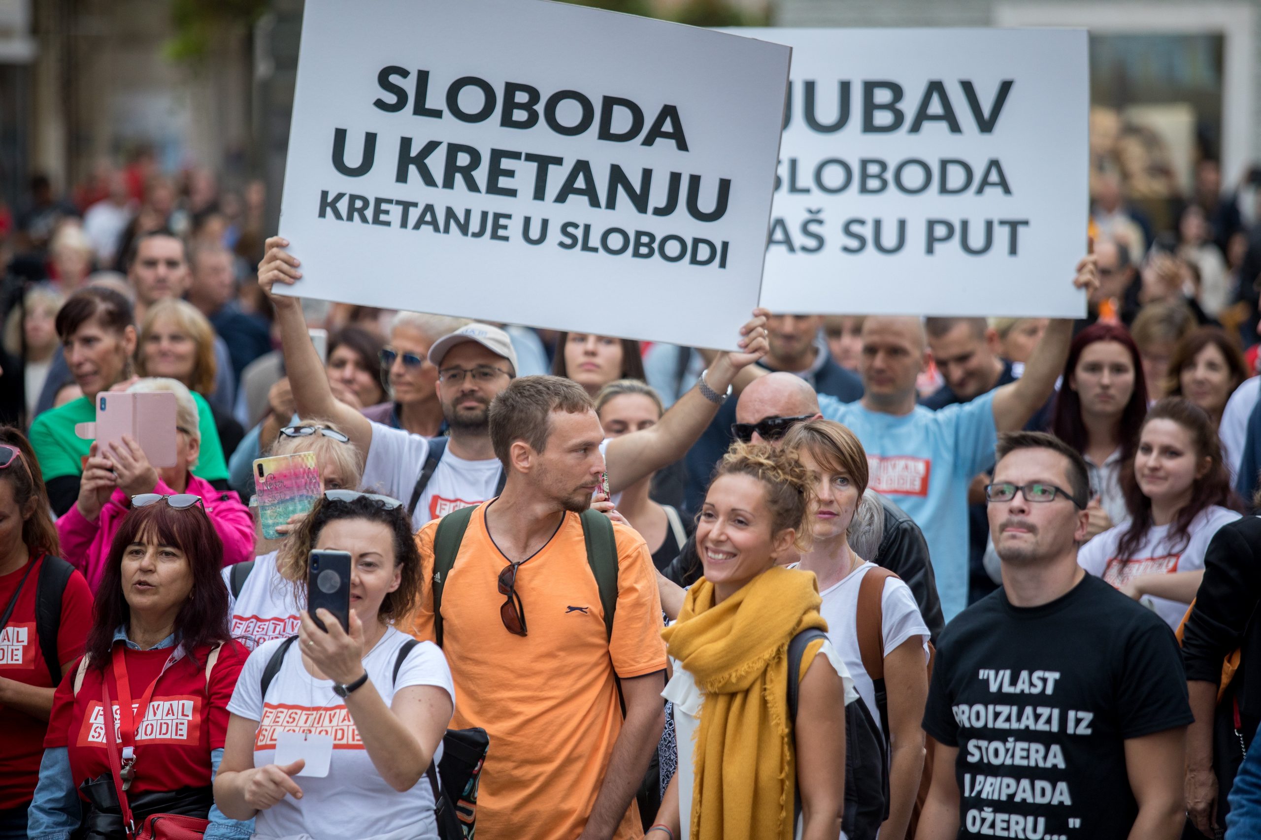10.10.2020., Rijeka - Stotine tisuca ljudi sirom svijeta izlaze na ulice u znak neprihvacanja mjera ogranicavanja misljenja, kretanja, rada, disanja, informiranja, zivljenja. I Hrvatska je dio svijeta. Budi PROMJENA, budi dio FESTIVALA SLOBODE.Photo:Nel Pavletic/PIXSELL
