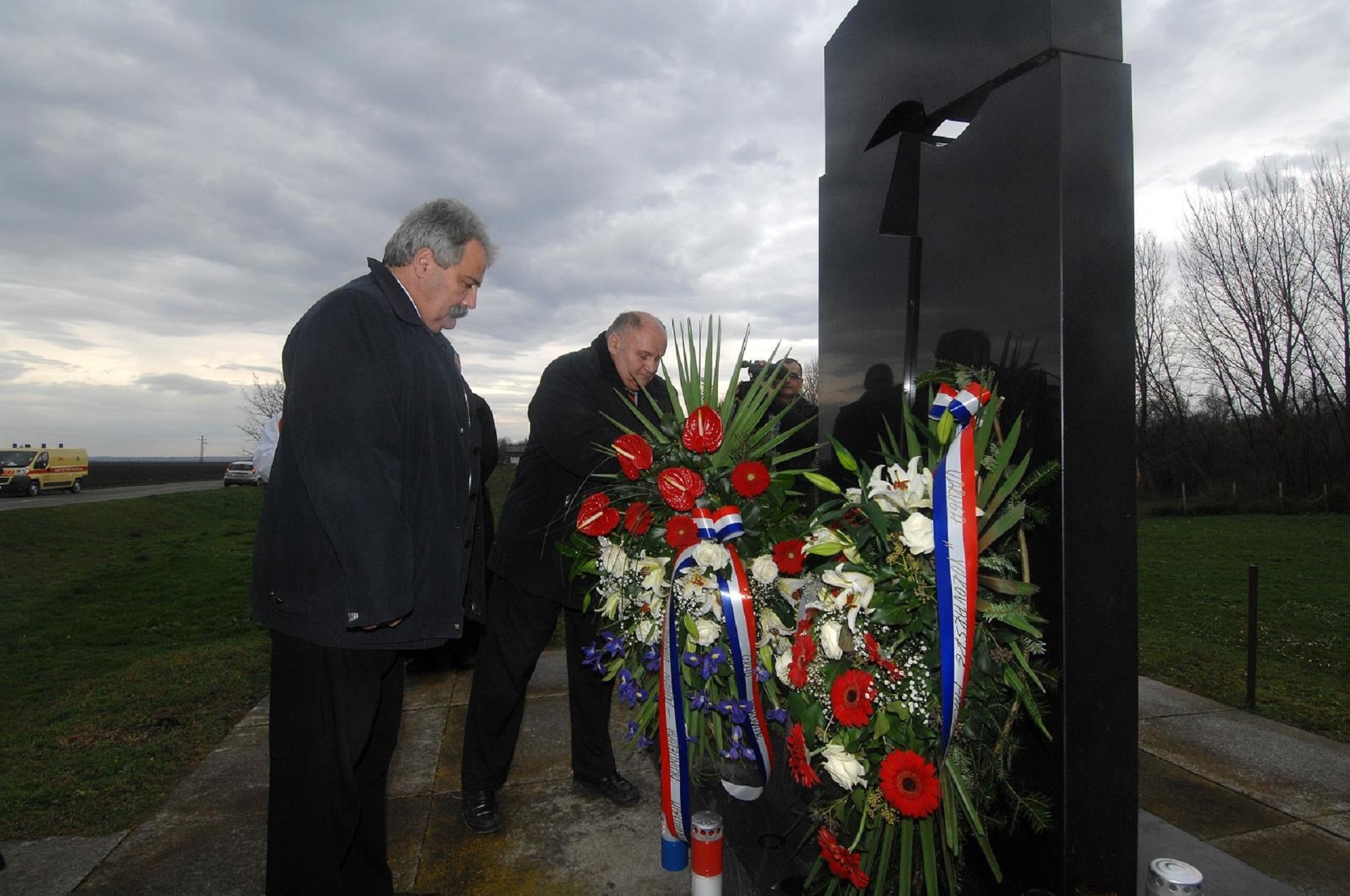 19.11.2010., Lovas - Polaganjem vijenaca i paljenjem svijeca na spomen-obiljezju kod farme Lovas izmedju Dalja i Borova odala se pocast braniteljima i civilima ubijenim na tom mjestu. 
Photo: Marko Mrkonjic/PIXSELL