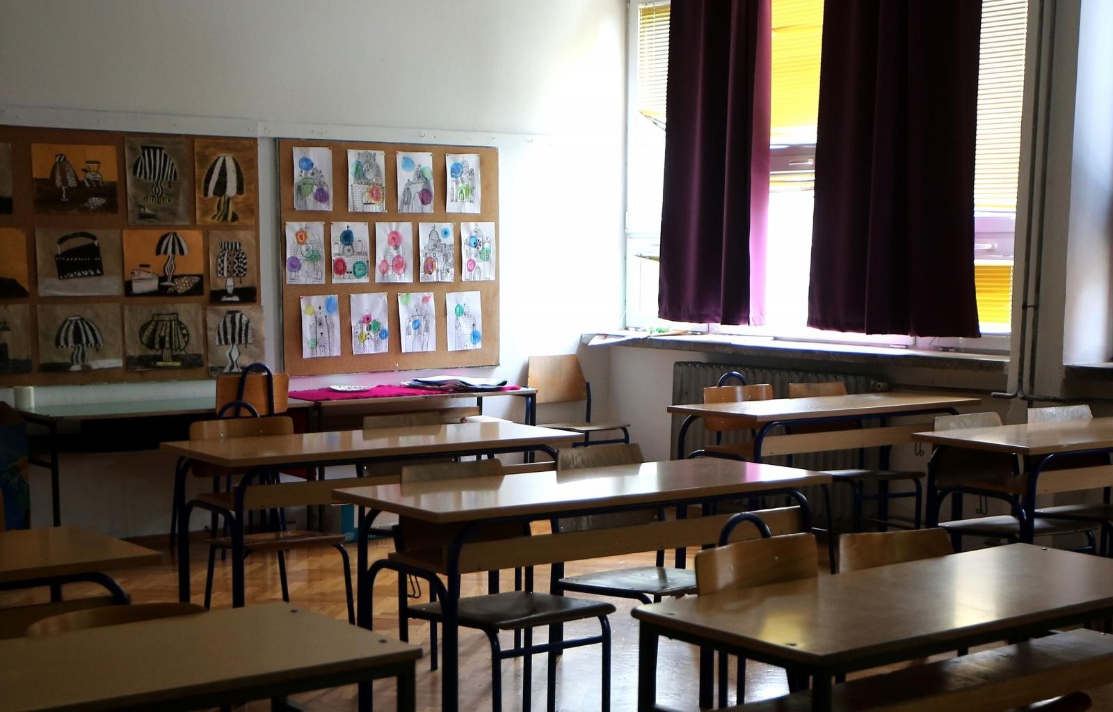 11.05.2020.,Sibenik - Odlukom Stozera za civilnu zastitu nakon mjesec i pol dana skole su otvorile svoja vrata.Odaziv ucenika je mali i ucionice su i dalje prazne. 
Photo: Dusko Jaramaz/PIXSELL