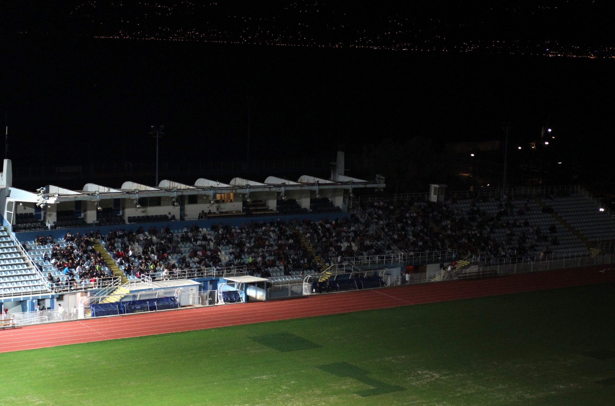 16.09.2012., Rijeka - Po prvi puta prijenos jedne nogometne utakmice na novom sportskom semaforu na stadionu Kantrida. Prijenos prvenstvene HNL utakmice Slaven Belupo - Rijeka  privukao je na centralnu tribinu mnoge navijace Rijeke. 
Photo: Goran Kovacic/PIXSELL