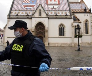 12.10.2020., Zagreb - Jutros u 8.06 zaprimljena je dojava o pucnjavi na Trgu svetog Marka u Zagrebu. Prema prvim utvrdjenim informacijama jedan policijski sluzbenik je ozlijedjen i njemu se pruza lijecnicka pomoc. Pocinitelj je pobjegao s mjesta dogadjaja, a za njim tragaju sve raspolozive policije snage. Photo: Josip Regovic/PIXSELL