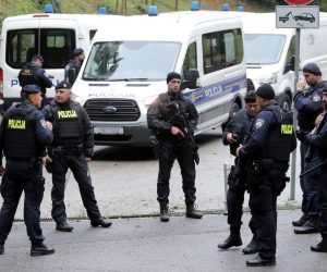 12.10.2020., Zagreb - Jutros u 8.06 zaprimljena je dojava o pucnjavi na Trgu svetog Marka u Zagrebu. Prema prvim utvrdjenim informacijama jedan policijski sluzbenik je ozlijedjen i njemu se pruza lijecnicka pomoc. Nakon pucnjave na Markovom trgu na Jabukovcu je pronadjeno tijelo osobe koja odgovara opisu napadaca, sumnja se na samoubojstvo. Photo: Tomislav Miletic/PIXSELL