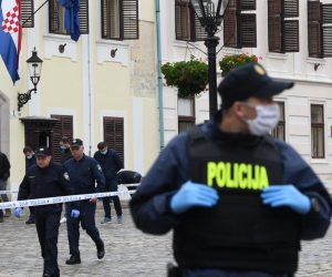 12.10.2020., Zagreb - Jutros u 8.06 zaprimljena je dojava o pucnjavi na Trgu svetog Marka u Zagrebu. Prema prvim utvrdjenim informacijama jedan policijski sluzbenik je ozlijedjen i njemu se pruza lijecnicka pomoc. Pocinitelj je pobjegao s mjesta dogadjaja, a za njim tragaju sve raspolozive policije snage. Photo: Josip Regovic/PIXSELL