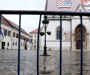 13.10.2020., Zagreb - Dan nakon pokusaja ubojstva policajca ispred Banskih dvora pristup Vladi i Saboru je jos uvijek blokiran i zatvoren za vozila i pjesake. Rubom Markova trga moze se voziti i hodati, ali za pristup drzavnim institucijama treba posebna dozvola.
Photo: Patrik Macek/PIXSELL