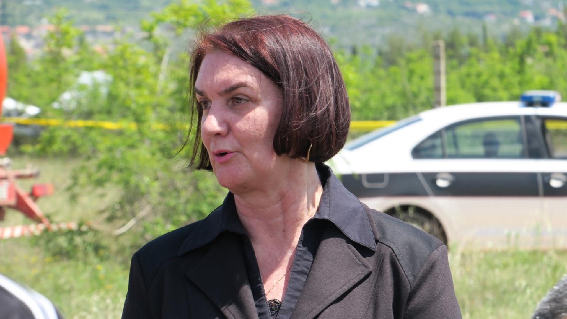 14.05.2017., Mostar, Bosna i Hercegovina - Mjesto zrakoplovne nesrece gdje jos uvijek traje policijski ocevid. Zrakoplov se srusio tijekom odrzavanja panoramskih letova u Zracnoj luci Mostar. U nesreci su stradale dvije odrasle osobe te troje djece. v.d. glavne tuziteljice Tuzilastva BiH, Gordana Tadic,  u drustvu istrazitelja Salka Begica obisla je mjesto zrakoplovne nesrece te dala izjavu za medije. Photo: Ivo Cagalj/PIXSELL