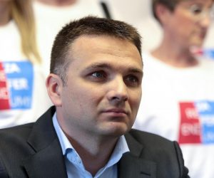 18.05.2015., Zagreb - Prestavnici sindikata i udruga gradjanskog drustva predstavili su na konferenciji za medije dva nova refrendumska pitanja. Djordje Gardasevic.
Photo: Patrik Macek/PIXSELL