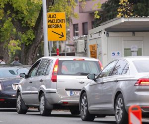 18.10.2020., Zagreb -  Zbog povecanog broja testiranja osoba na koronavirus, stvorila se kolona automobila na prilazu Nastavnog zavoda za javno zdravstvo Andrija Stampar koja je bila duga sve do Ksaverske ulice iz koje se cekalo skretanje za Mirogojsku cestu. 
Photo: Luka Stanzl/PIXSELL