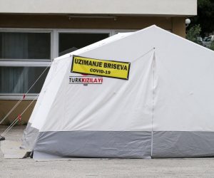 19.05.2020., Split - Zatvoren sator u prostoru pored KB Krizine za uzimanje briseva za COVID-19. Photo:Ivo Cagalj/PIXSELL
