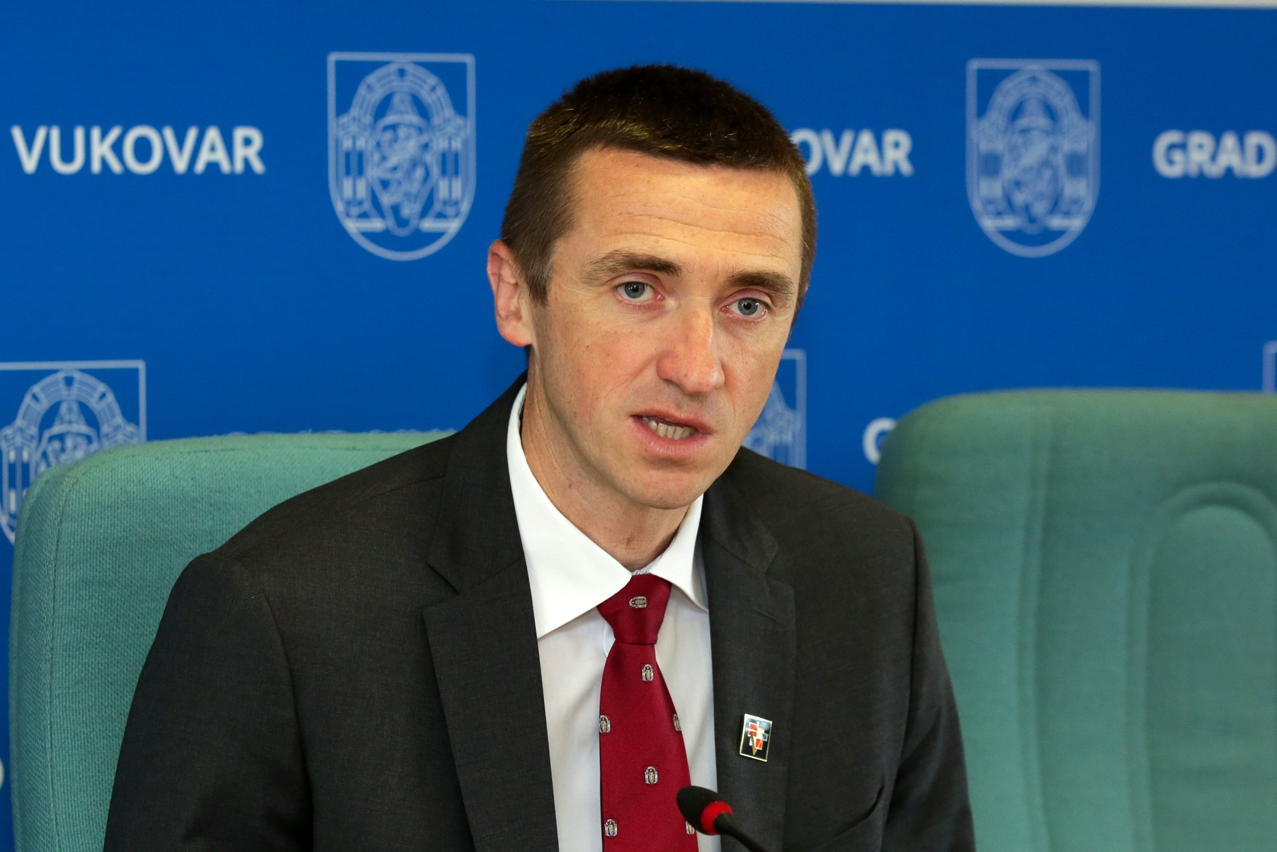 20.06.2020., Vukovar - Gradonacelnik Vukovara Ivan Penava  i clanovi Savjeta za branitelje Pilip Karaula i Tomislav Josic odrzali su konferenciju za medije vezano za temu tocnog i objektivnog popisa stanovnistva. Photo: Dubravka Petric/PIXSELL