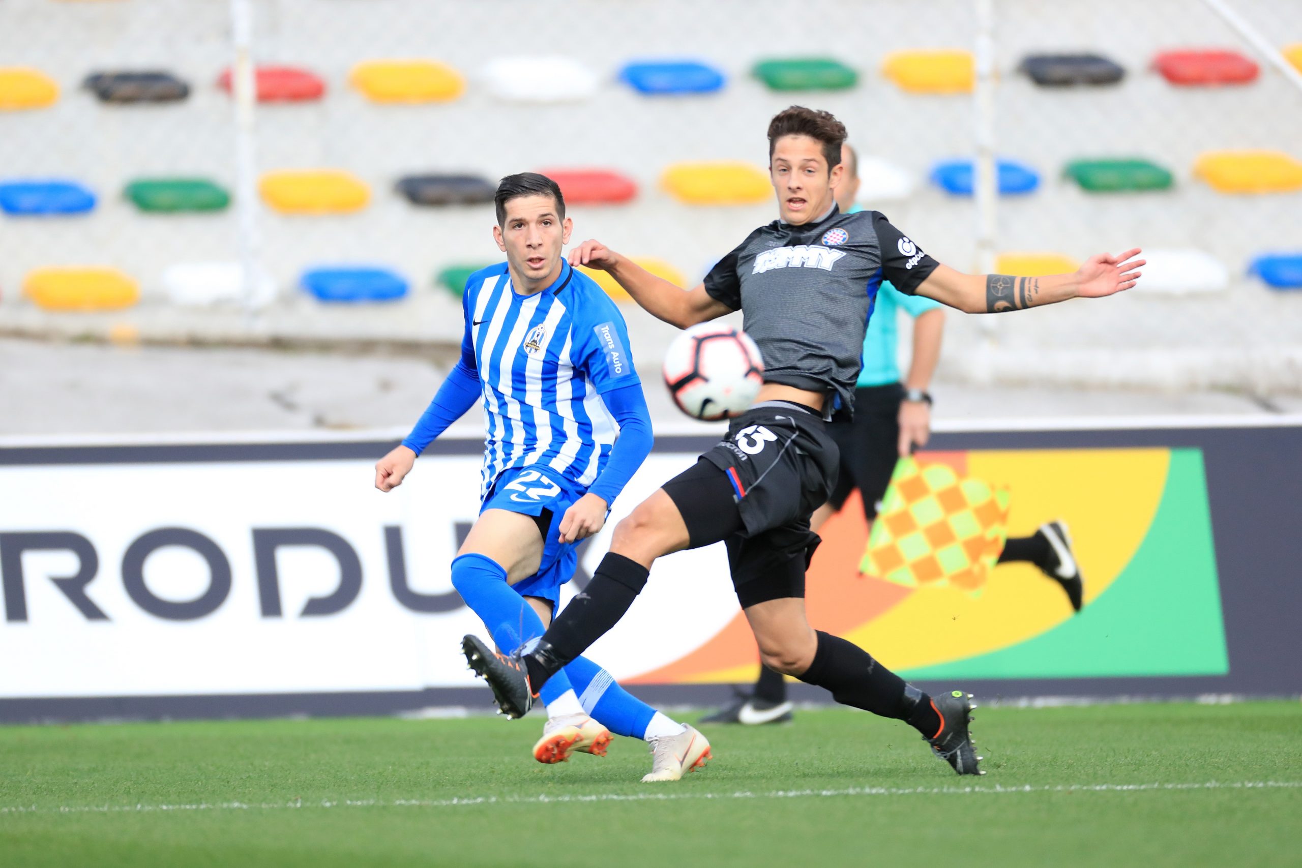 Zagreb: Hrvatski Telekom Prva liga, 11. kolo, Lokomotiva - HNK Hajduk 21.10.2018., stadion u Kranjcevicevoj, Zagreb - Hrvatski Telekom Prva liga, 11. kolo, Lokomotiva - HNK Hajduk. Lirim Kastrati, Domagoj Bradaric. 
Photo: Slavko Midzor/PIXSELL