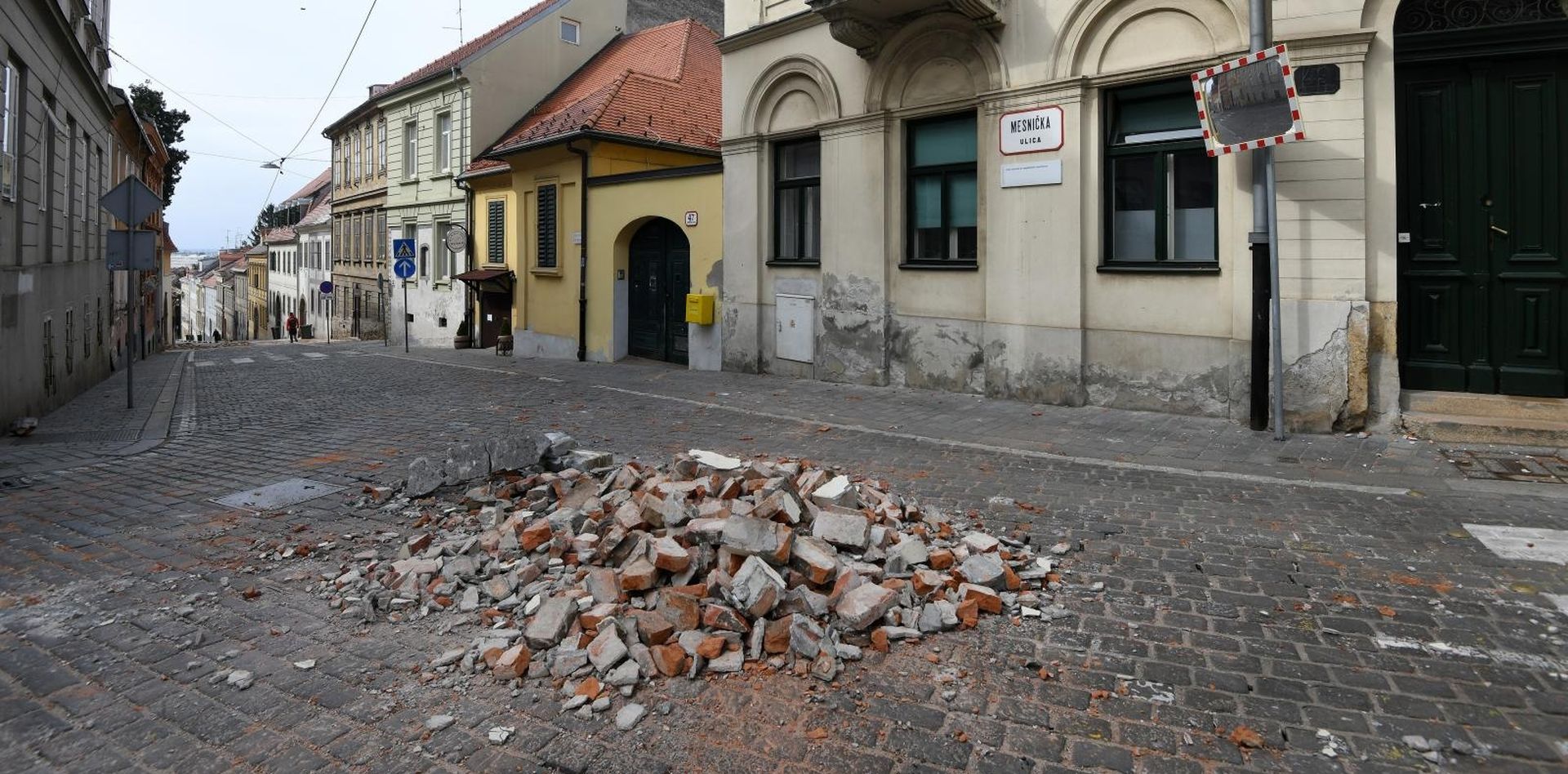 22.03.2020., Mesnicka ulica, Zagreb - Ostecenja na zgradama nakon snaznog potresa u Zagrebu. 
Photo: Josip Regovic/PIXSELL