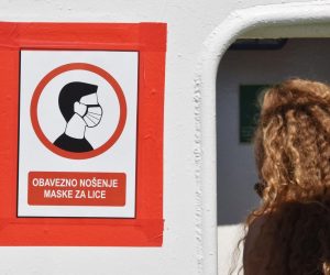 22.07.2020., Sibenik - Na brodovima Jadrolinije strogo se kontrolira odredba o koristenju zastitnih maski bez koji ne mozete uci u brod.
Photo: Hrvoje Jelavic/PIXSELL