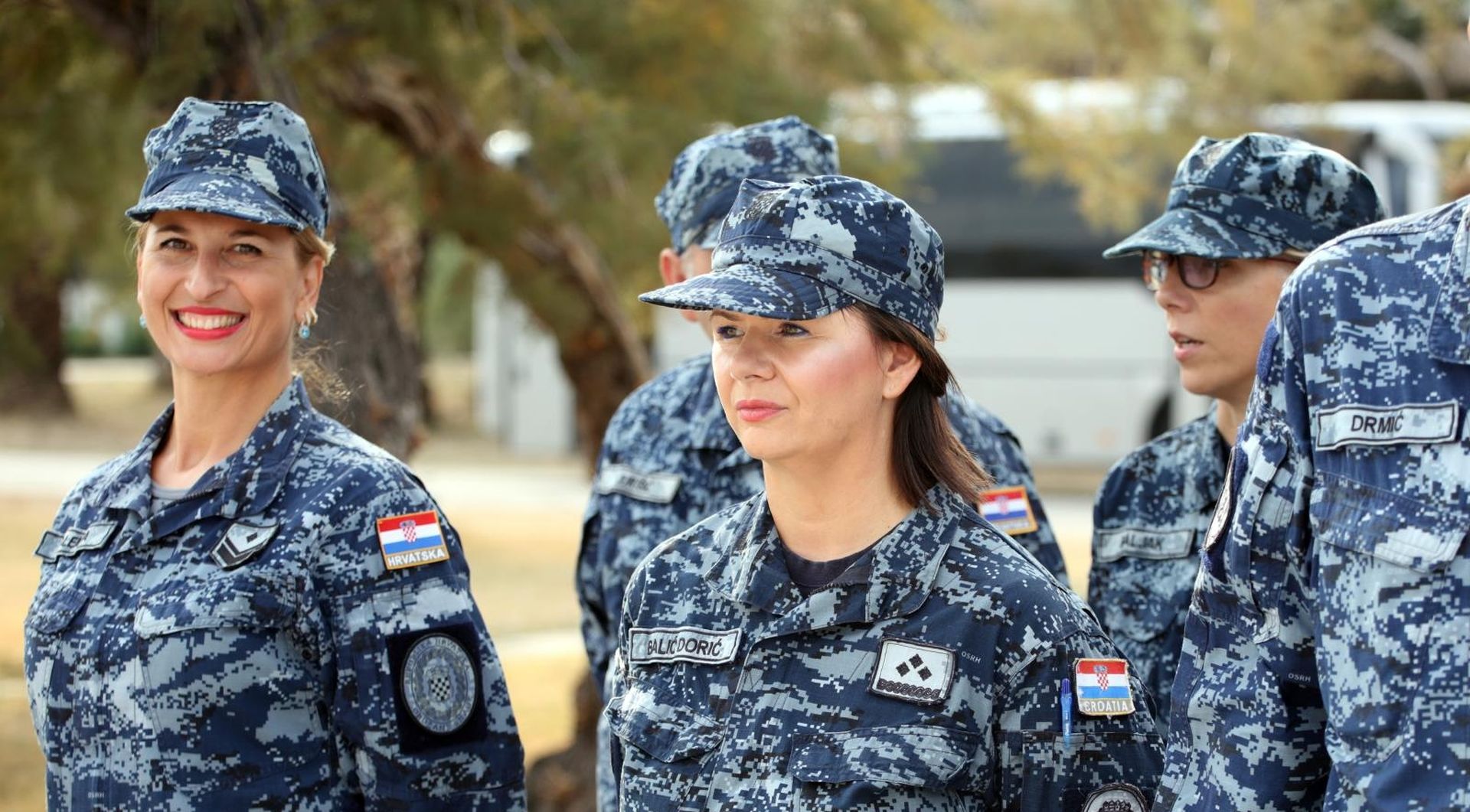 24.09.2018., Vojarna Admiral flote Sveto Letica Barba, Split - U vojarnu Lora uplovila raketna topovnjaca Vukovar koja se vratila s NATO-ve vojne vjezbe Sea guardian. Topovnjaca Vukovar prvi je hrvatski brod koji je ikada sudjelovao u jednoj NATO vojnoj operaciji. Zene u uniformi MORH a.
 Photo: Miranda Cikotic/PIXSELL