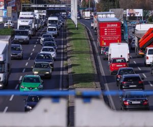 26.10.2020.,  Zagreb -Udruga hrvatskih cestovnih prijevoznika i udruga Glas poduzetnika upozoravaju da Ministarstvo mora, prometa i infrastrukture jos uvijek nije poduzelo nikakve korake kako bi rijeslo zahtjeve cestovnih prijevoznika. Kako bi ukazali na mnogobrojne probleme s kojima se suocavaju, cestovni prijevoznici odlucili su izraziti svoje nezadovoljstvo usporenom voznjom kroz Zagreb u ponedjeljak, pocevsi od 7 ujutro. Guzve na Slavonskoj aveniji.
Photo: Igor Soban/PIXSELL