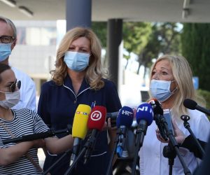 26.10.2020., Split - U povodu smrti 18- godisnjakinje koja je bila pozitivna na covid-19 odrzana je konferencija za medije ispred KBC-a Split na Firulama. doc. dr. Branka Polic, procelnica zavoda za intezivnu predijatriju. Photo: Ivo Cagalj/PIXSELL