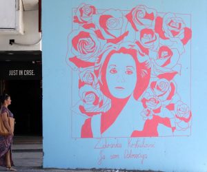 28.09.2019., Split - Tijekom trajanja festivala Mediteranski zenski festival mlada umjetnica Josipa Krolo izradila mural posvecen Zdravki Krstulovic.  
 Photo: Miranda Cikotic/PIXSELL