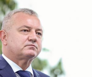 28.09.2020., Zagreb - Povodom pocetka zaprimanja zahtjeva za novi krug subvencioniranja stambenih kredita, ministar prostornoga uredjenja, graditeljstva i drzavne imovine Darko Horvat posjetio je APN.
Photo: Borna Filic/PIXSELL