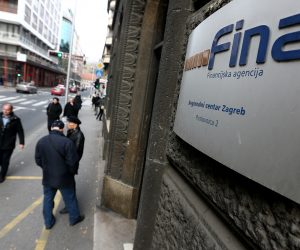 28.11.2015., Zagreb - Financijska agencija ili FINA jedna je od najvecih hrvatskih tvrtki, a bavi se obavljanjem transakcija u platnom prometu, prijevozom gotova novca, pruzanjem poslovnih informacija i elektronickih servisa. Photo: Zeljko Lukunic/PIXSELL