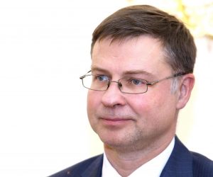 Zagreb: Plenković primio Valdisa Dombrovskisa, potpredsjednika Europske komisije  29.10.2018., Zagreb -  Predsjednik Vlade Andrej Plenkovic primio je u Banskim dvorima Valdisa Dombrovskisa, potpredsjednika Europske komisije nadleznog za euro i socijalni dijalog, takodjer zaduzenog za financijsku stabilnost, financijske usluge i uniju trzista kapitala.  
Photo: Patrik Macek/PIXSELL