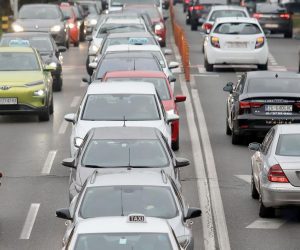 29.10.2020., Zagreb - Izmjenama Zakona o sigurnosti prometa od prosle godine se obveza paljenja dnevnih svjetala na automobilima ne uvodi sa promjenom vremena, vec traje od 1. studenog  do 31. ozujka. 
Photo: Patrik Macek/PIXSELL