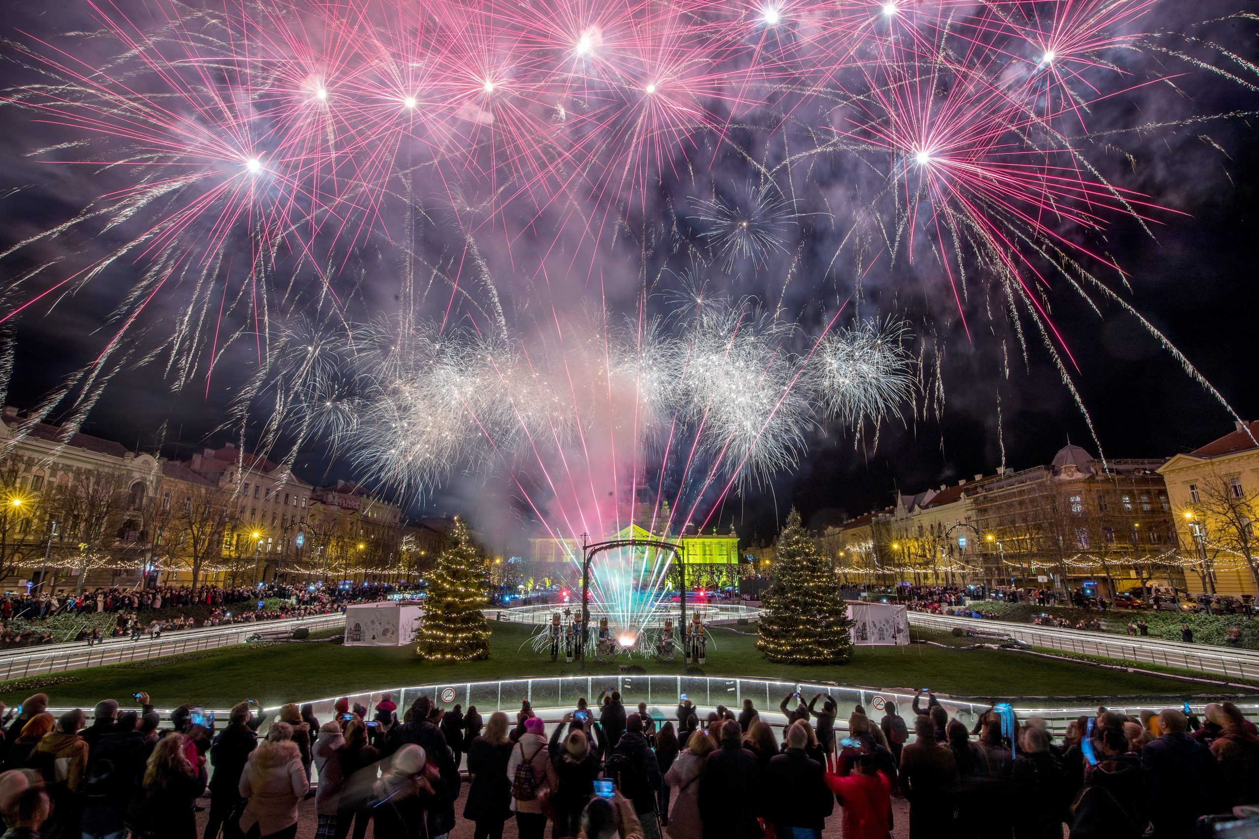 30.11.2019.,  Zagreb - Advent u Zagrebu 2019. Otvorenje Ledenog parka na Tomislavovom trgu uz predstavu Orasar u Ledenom kraljevstvu u izvedbi klizackog kluba Pahuljice.
Photo: Igor Kralj/PIXSELL