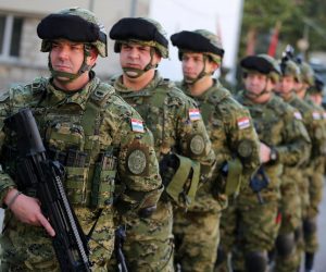 30.12.2019., Knin - U vojarni 4. gardijske brigade Pauci odrzan je svecani ispracaj pripadnika  2. hrvatskog kontingenta u Republiku Litvu. Ispracaju su nazocili potpredsjednik Vlade RH i ministar obrane Damir Krsticevic i nacelnik Glavnog stozera OS RH general zbora Mirko Sundov.
Photo: Dusko Jaramaz/PIXSELL