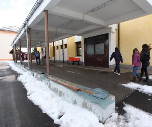 29.11.2010., Gospic - Grad Gosip pogodilo oborinsko nevrijeme. Poplavljene privatne kuce, bolnica i djelom Policijaska uprava. Najvise poplavljenih kuca u Bilajskoj i Vukovarskoj ulici. Bolnica Gospic.
Photo: Zeljko Mrsic/PIXSELL