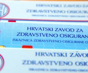 31.03.2015., Sibenik - Zdravstvena iskaznica i kartica dopunskog osiguranja. 
Photo: Dusko Jaramaz/PIXSELL