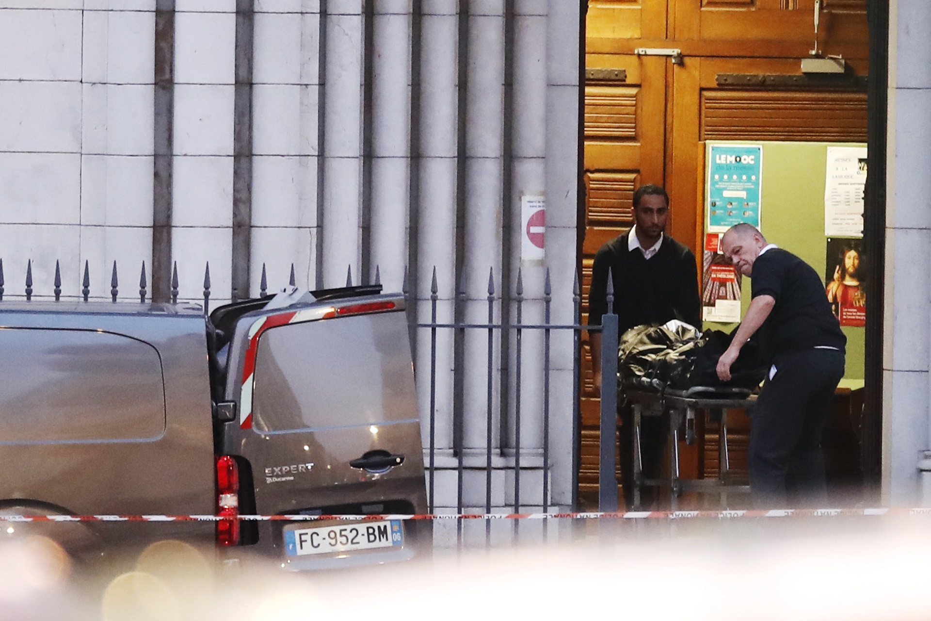 epa08783850 The body of a victim is transported out the Notre Dame Basilica church by officers in Nice, France, 29 October 2020, following a knife attack. Three people have died in what officials treat as a terror attack. The attack comes less than a month after the beheading of a French middle school teacher in Paris on 16 October.  EPA/SEBASTIEN NOGIER