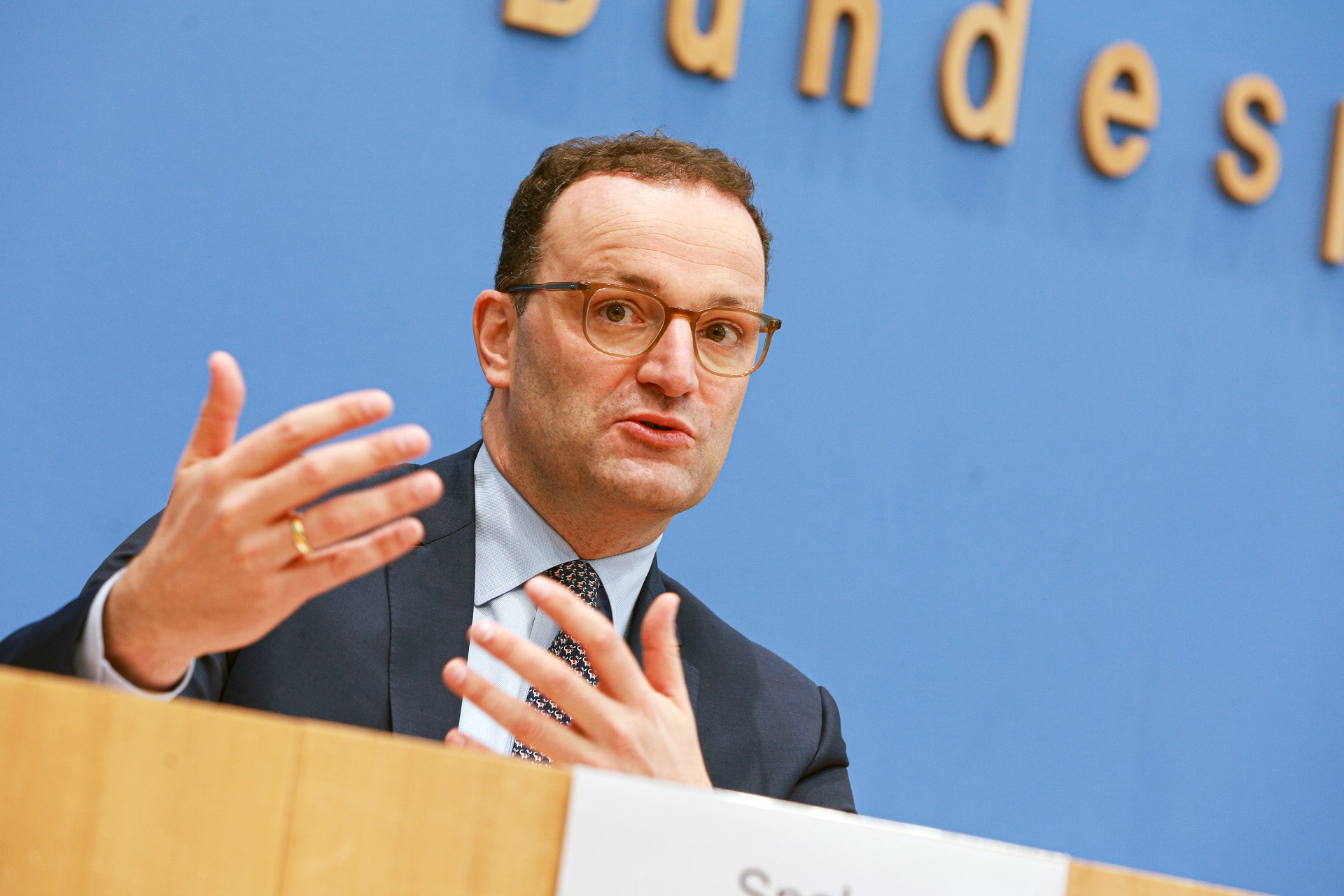 epa08744096 German Minister Jens Spahn attends a press conference on flu vaccination in Berlin, Germany, 14 October 2020.  EPA/Christian Marquardt / POOL