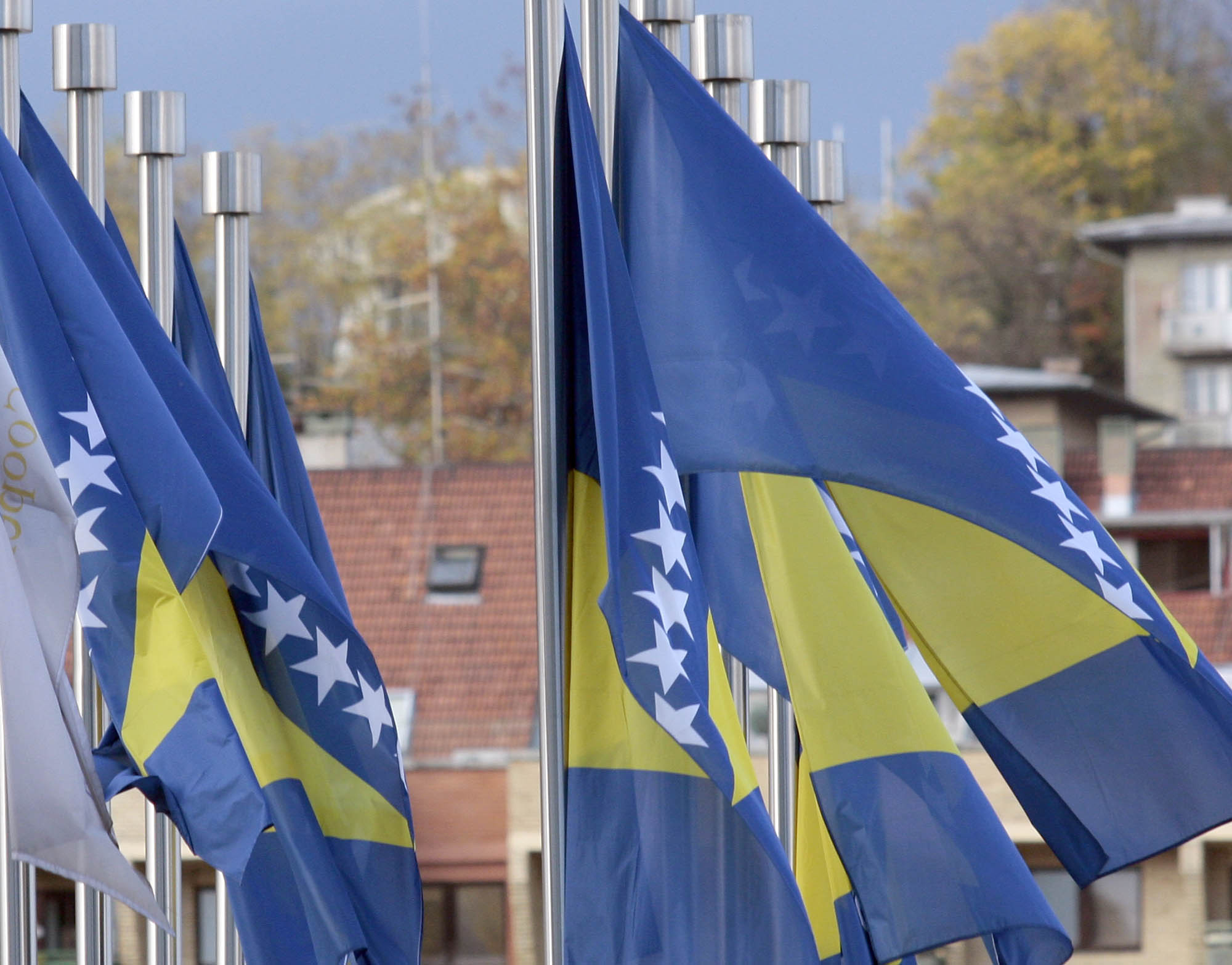 Sarajevo, 25.11.2012 - (ilustracija) U polovici Bosne i Hercegovine 25. studenoga u nedjelju je obiljeen kao Dan dravnosti te zemlje to je tek jo jednom podsjetilo na duboke podjele koje u njoj vladaju i 17 godina nakon okonèanja rata.
foto FaH/ FENA/ ik