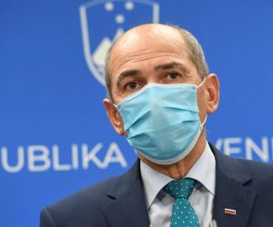 Ljubljana, 22.10.2020.- Slovenska vlada u èetvrtak je donijela odluku o pootravanju restriktivnih mjera zbog velikog irenja covida-19, objavio je na konferenciji za novinare u Ljubljani premijer Janez Jana i najavio obustavu vie gospodarskih i javnih aktivnosti tijekom iduæeg tjedna. 
foto HINA/ STA/ Nebojsa Tejic/ ua