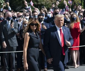 epa08765570 US President Donald J. Trump and First lady Melania Trump depart the White House, in Washington, DC, USA, 22 October 2020, headed for Nashville, Tennessee where he will participate in a debate with democratic presidential candidate former Vice President Joe Biden.  EPA/Chris Kleponis / POOL