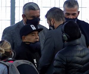 epa08787168 Diego Maradona (C), head coach of Gimnasia y Esgrima, attends the first match of La Liga Argentina soccer tournament between Gimnasia y Esgrima and Patronato at Juan Carmelo Zerillo stadium in La Plata, Argentina, 30 October 2020. Maradona turns 60 on 30 October.  EPA/DEMIAN ALDAY ESTEVEZ