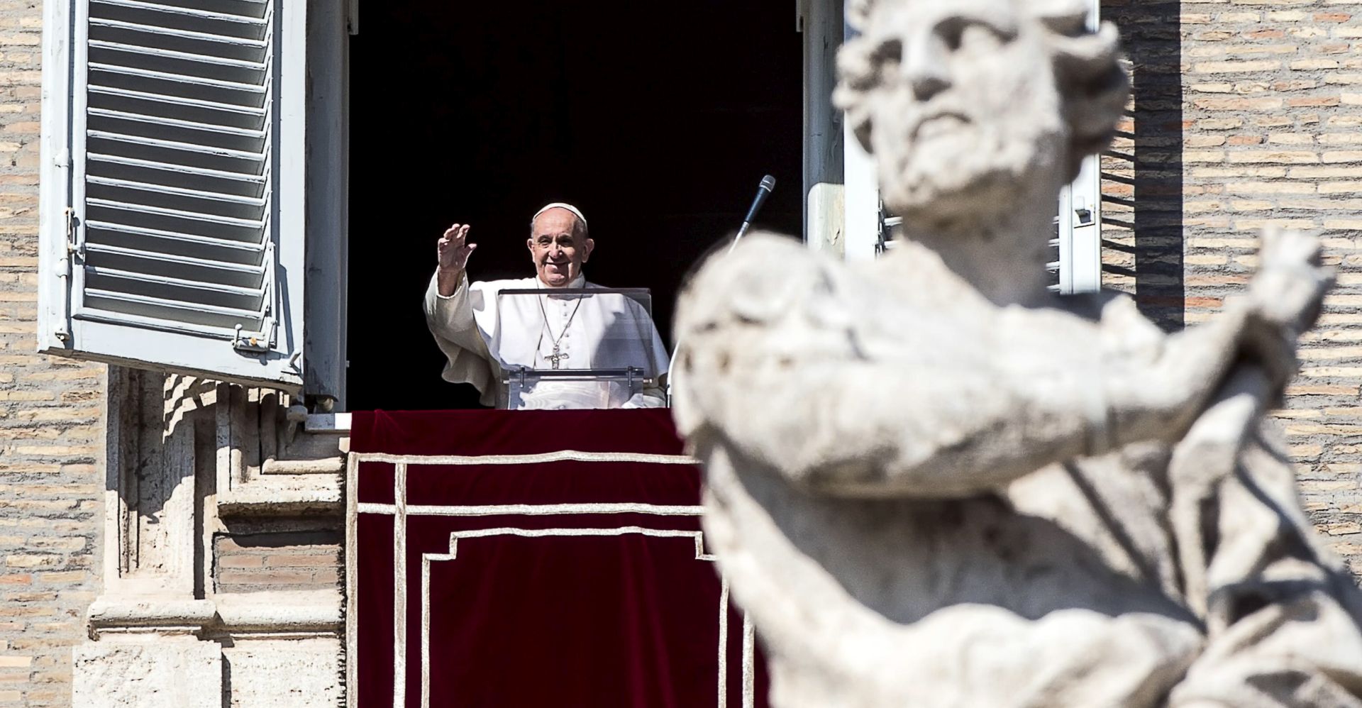 epa08790665 Pope Francis addresses faithful on St. Peter's Square during the Angelus, the traditional Sunday prayer, from his rooms' window in the Vatican, Vatican City, Rome, 01 November 2020.  EPA/ANGELO CARCONI