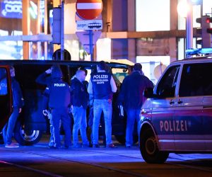 epa08793964 Austrian police arrives at the scene after a shooting near the 'Stadttempel' synagogue in Vienna, Austria, 02 November 2020. According to recent reports, at least one person is reported to have died and 3 are injured in what officials are treating as a terror attack.  EPA/CHRISTIAN BRUNA