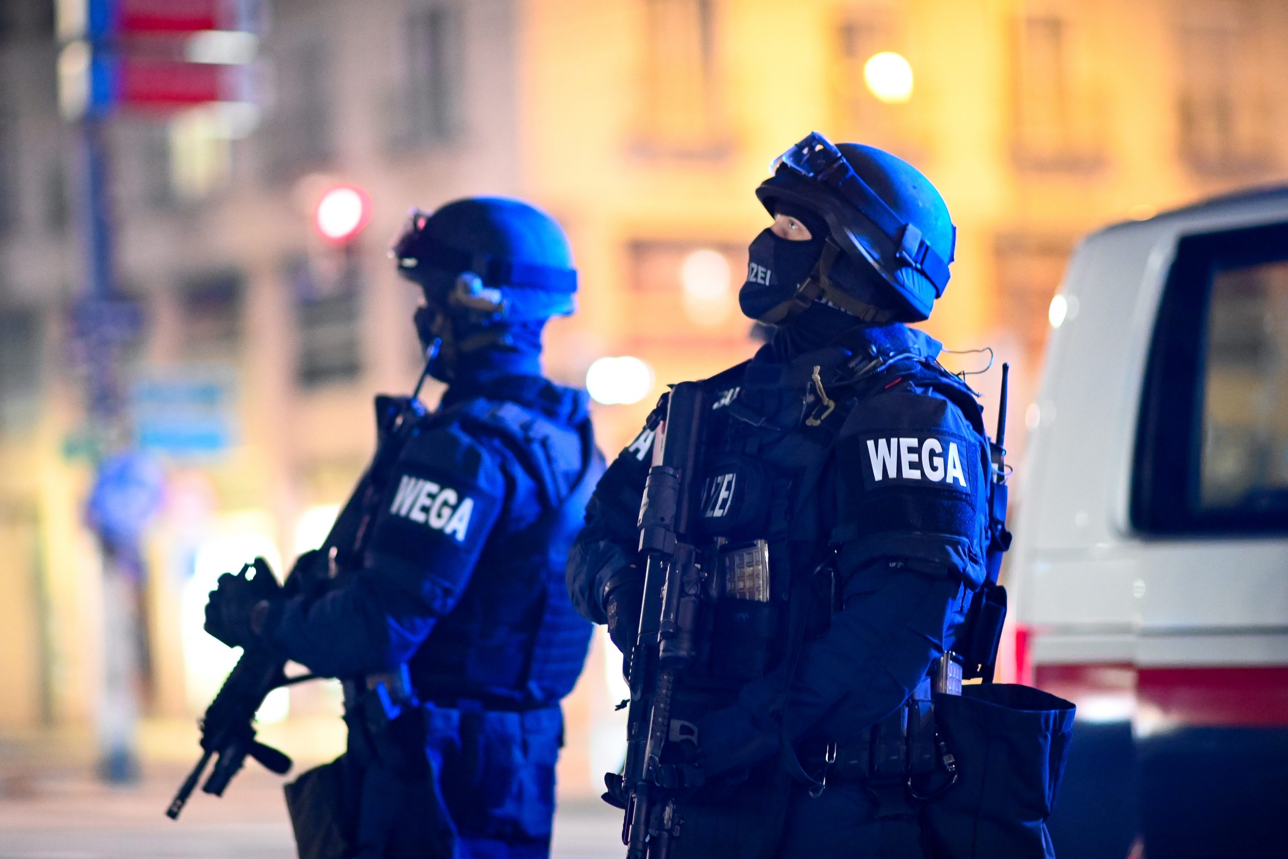 epa08794208 Austrian police men guard The Wiener Staatsoper (Vienna State Opera) after a shooting near the Stadttempel' synagogue in Vienna, Austria, 02 November 2020. According to recent reports, at least one person is reported to have died and many are injured in what officials treat as a terror attack.  EPA/CHRISTIAN BRUNA