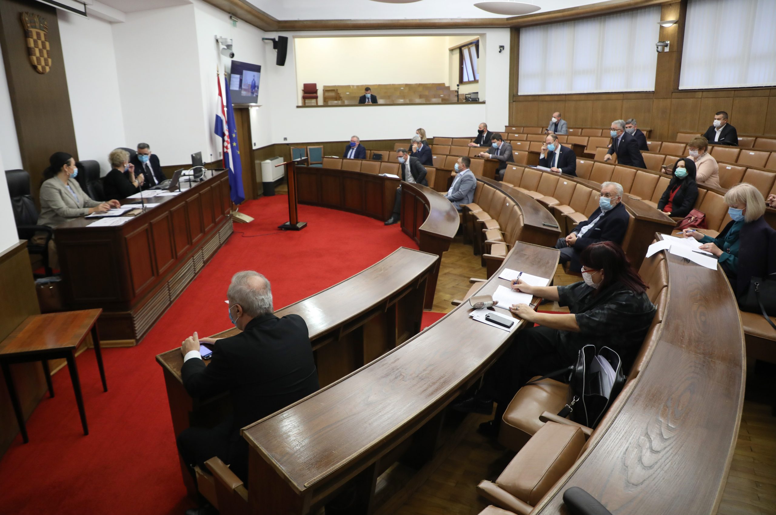 Zagreb, 03.11.2020 - 4. sjednica Hrvatskog sabora koja je započela aktualnim prijepodnevom., na kojemu su saborski zastupnici postavljali pitanja Vladi Republike hrvatske. Na fotografiji zastupnici u dvorani Josipa Šokčevića sudjeluju u radu sabora.
foto HINA/ Admir BULJUBAŠIĆ/ abu