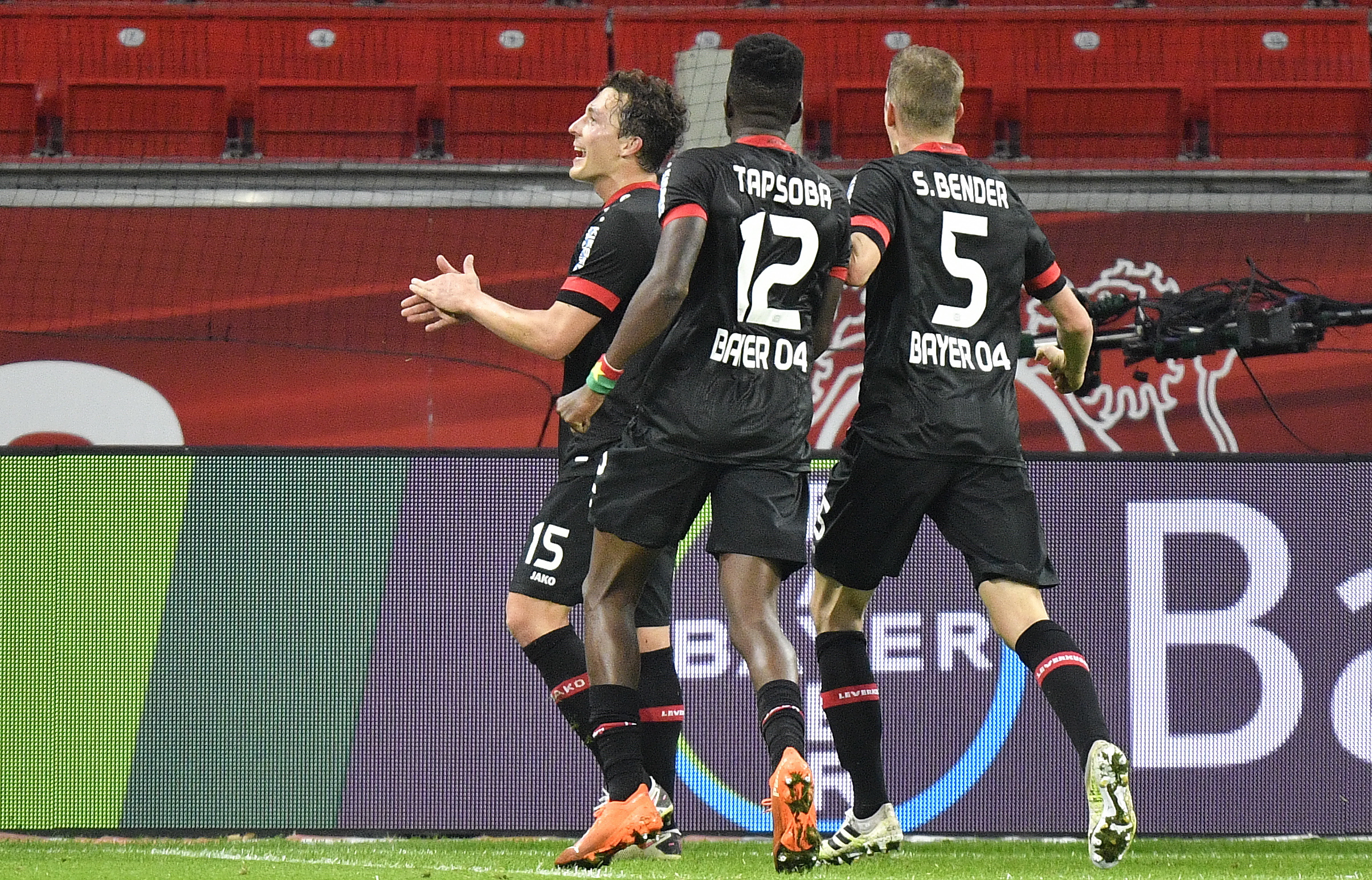 epa08808560 Leverkusen's Julian Baumgartlinger, left, celebrates after scoring his side's 4th goal during the German Bundesliga soccer match between Bayer Leverkusen and Borussia Moenchengladbach at the BayArena in Leverkusen, Germany, Saturday, Nov. 8, 2020.  EPA/Martin Meissner / POOL CONDITIONS - ATTENTION:  The DFL regulations prohibit any use of photographs as image sequences and/or quasi-video.