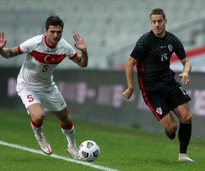 epa08814218 Okay Yokuslu (L) of Turkey in action against Mario Pasalic (R) of Croatia during the international friendly soccer match between Turkey and Croatia in Istanbul, Turkey, 11 November 2020.  EPA/ERDEM SAHIN
