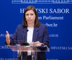 Zagreb, 12.11.2020 - Na konferenciji za novinare saborska zastupnica Radničke fronte Katarina Peović govorila je o "Poreznoj reformi".
Na fotografiji Katarina Peović.
foto HINA/ Edvard ŠUŠAK/ es