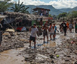 epa08816993 Residents carry salvaged belongings along a road covered in mud and debris in the aftermath of Typhoon Vamco in Rodriguez, Rizal, east of Manila, Philippines, 13 November 2020. According to reports the death toll rose to at least 26 as Typhoon Vamco caused floods in Metro Manila, neighboring provinces and parts of the Bicol region after making landfall in the southern Luzon region.  EPA/MARK R. CRISTINO