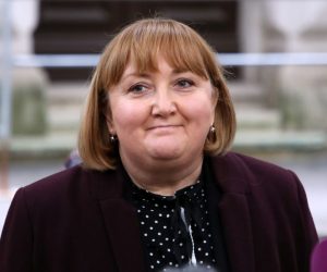 Zagreb, 13.11.2020 - Uz biveg premijera i predsjednika HDZ-a Ivu Sanadera, kanjenog s osam godina, zatvorske kazne u sluèaju Fimi media dobili su i bivi HDZ-ov riznièar Mladen Bariiæ i blagajnica Branka Pavoeviæ dok HDZ mora platiti 3,5 milijuna kuna kazne i u proraèun vratiti 14,6 milijuna. Na slici zamjenica ravnateljice USKOK-a Marija Vuèko dala je izjavu za medije ispred upanijskog suda u Zagrebu nakon presude.
