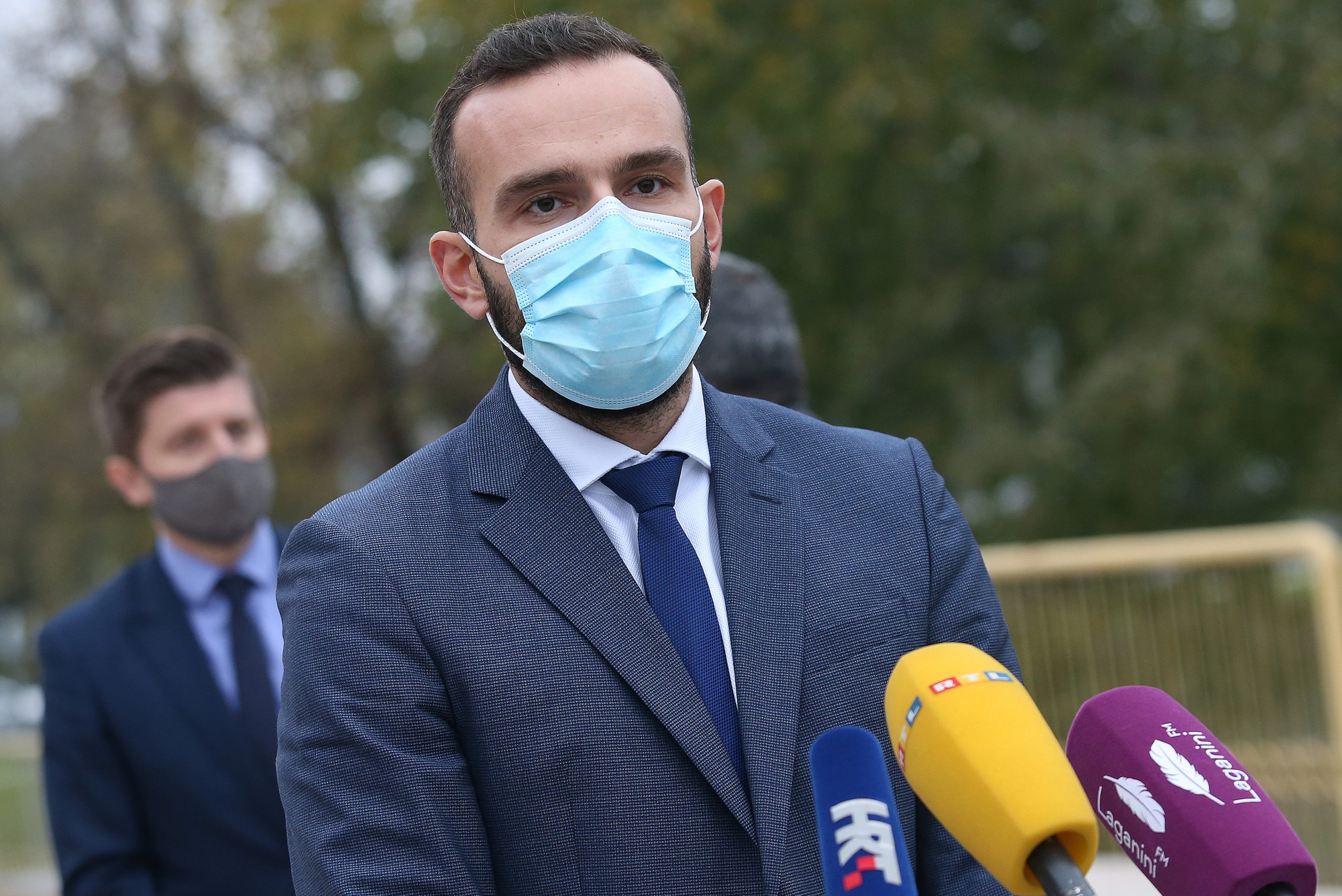 Zagreb, 13.11.2020. - Pregovori izmeðu pregovaraèkog odbora Vlade RH i predstavnika sindikata o sklapanju dodataka Kolektivnim ugovorima s predstavnicima javnih i dravnih slubi. Na fotografiji ministar Josip Aladroviæ. foto HINA/ Lana SLIVAR DOMINIÆ/ lsd