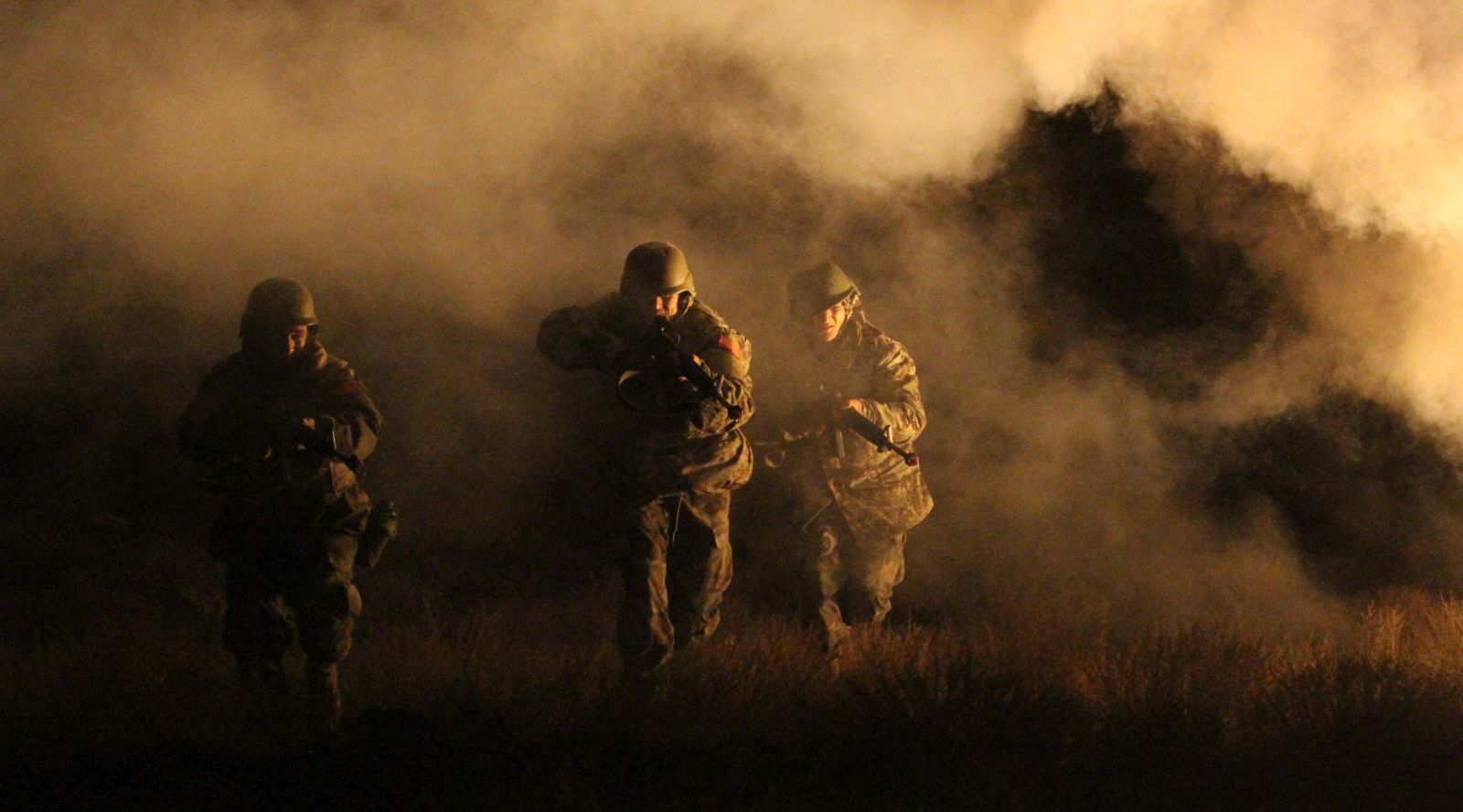 epa08822858 Afghan army soldiers (ANA) participate in a counter-terrorism night operations training in Herat province, Afghanistan, 15 November 2020. Training was conducted to sharpen skills for night operations.  EPA/JALIL REZAYEE