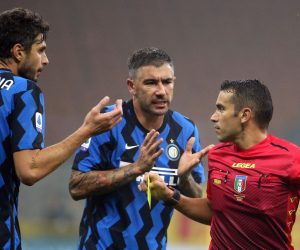 epa08789844 (L-R)Inter's players Andrea Ranocchia, Aleksandar Kolarov and Matteo Darmian talk to referee Marco Piccinini during the Italian Serie A soccer match FC Inter vs Parma Calcio at Giuseppe Meazza stadium in Milan, Italy, 31 October 2020.  EPA/MATTEO BAZZI